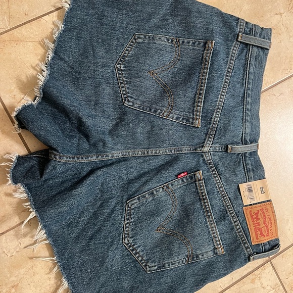 Levi's Women's Blue Denim High Waisted Mom Shorts - Picture 10 of 12